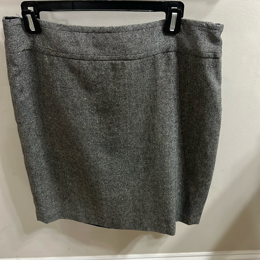 Women’s size 10 The Limited skirt. Great condition!